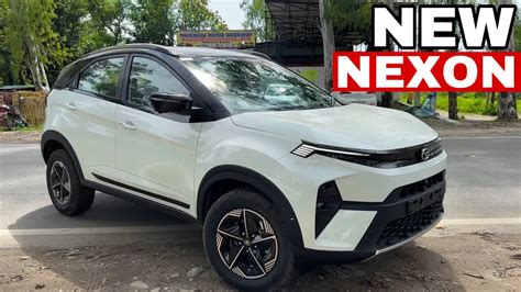 New Tata Nexon Facelift Fearless 2023 Second Top Model White Colour