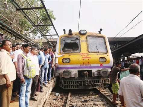 Mumbai Commuters Get Violent Over Rail Disruption Mumbai Commuters