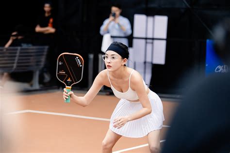 Loạt hot girl dậy sớm makeup 1 tiếng có người thay đến 2 bộ đồ tham gia đại chiến pickleball