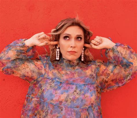 Ana Bacalhau dá a conhecer novo single Orelhas Moucas