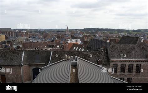 Vue sur la ville de Mons Belgique depuis le Parc du Château où se