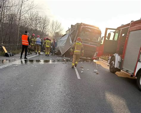 Zderzenie Dw Ch Ci Ar Wek I Busa Przed Sygnalizacj Wietln