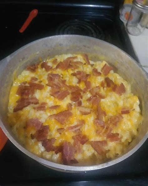 Pioneer Woman's mac & cheese. Plus bacon. | Thanksgiving mac and cheese, Mac and cheese recipe ...