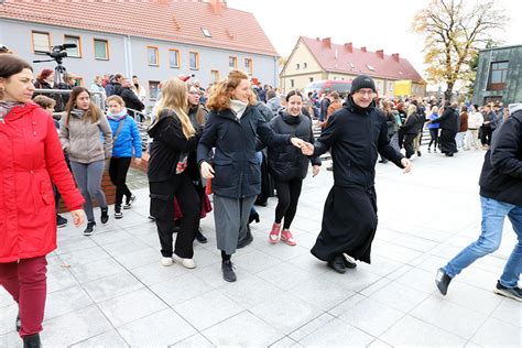 Tomasz Maniura OMI Bóg wierzy w ciebie dał ci piękne życie od Boga