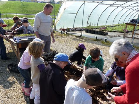 Marboz Les Enfants Fleurissent Le Village