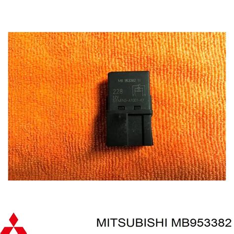 MB953382 Mitsubishi реле фары