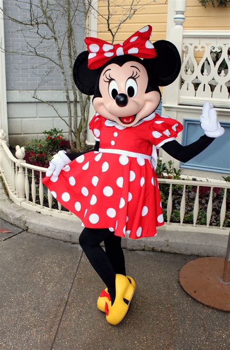 Minnie Mouse Pose