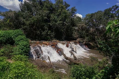 Cachoeira E área De 50 Mil Metros Veja Fotos De Chácara Que Teria