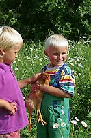 Kind Mit Huhn Naturfoto Frank Hecker