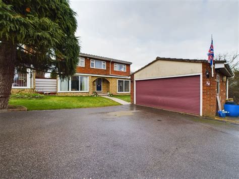 4 Bed Detached House For Sale In Malvern Road Hockley Essex Ss5 £