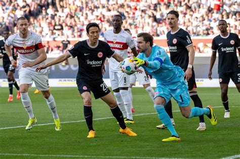 Eintracht Geht In Stuttgart Unter Vorsprung Auf Fca Schrumpft Auf