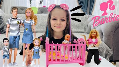 Barbie Videolar Ada Evcilik Oynuyor Barbie K Z Evcilik Videosu Bebek