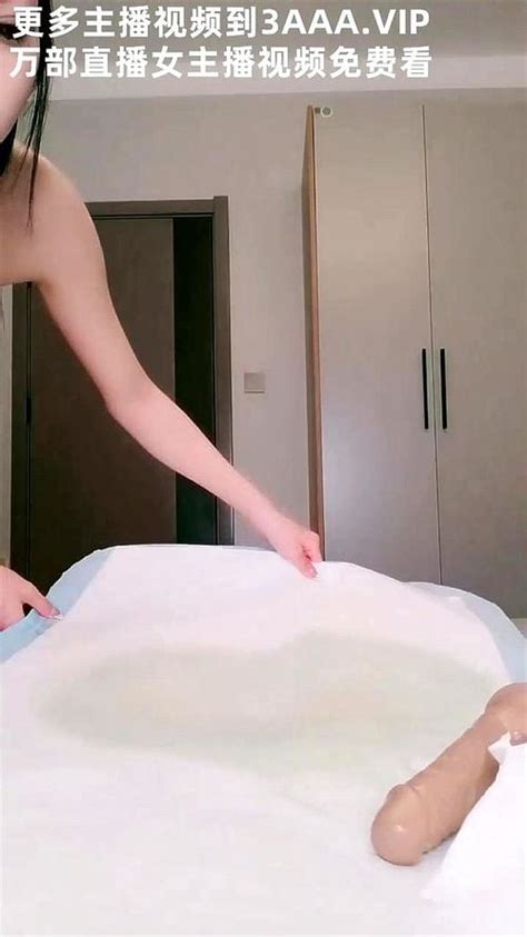 Watch 中国直播 风骚的小少妇露脸三个洞都被大哥玩了 丝袜 中国 人妻 Porn SpankBang