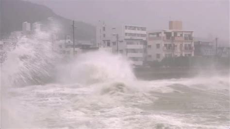 Video Ein Toter Bei Taifun Khanun In Japan Evakuierungen In China