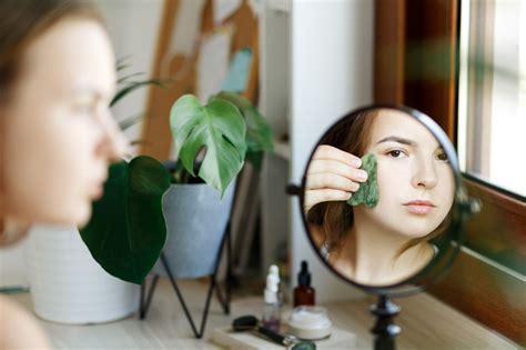 How To Find The Best Facial Serum For Gua Sha Wellness Trickle