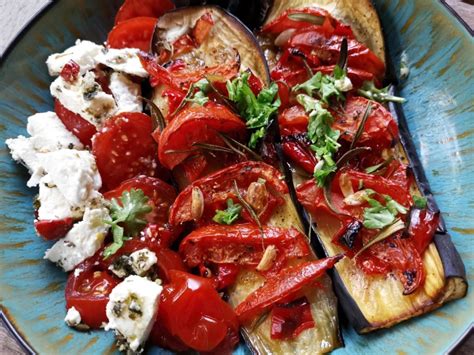 Auberginen Mit Paprika Und Tomatensalat Hexen Kochen Praktisch