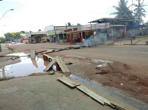 G Moradores De Macap Fecham Rua Em Protesto Por Falta De Energia H