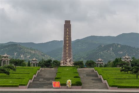 沂蒙红色故事缅怀先烈守初心，砥砺奋进先贤路——走进大青山 海报新闻