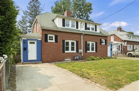 166 Roger Williams Ave, Rumford, RI 02916 - Townhome Rentals in Rumford