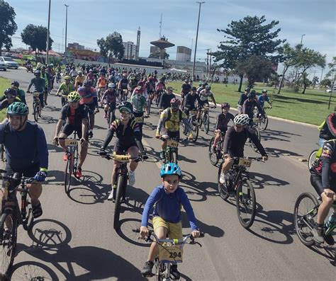 Passeio ciclístico em comemoração aos 62 anos da capital Agência Brasília