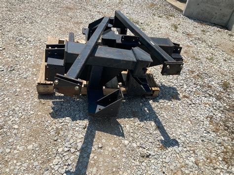 Allied Buhler Massey Ferguson Loader Brackets Bigiron Auctions