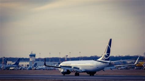 Aterizare De Urgen Pe Aeroportul Otopeni Radarul Meteo Al Unui Avion