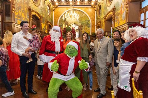 Encendido de luces en la Presidencia llevó un mensaje de paz En