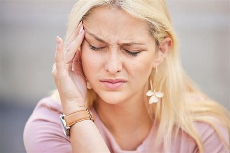 Stress De Maux De T Te Et Frustr Par Une Femme Souffrant D Anxi T De