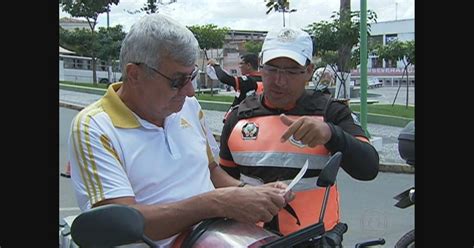 G1 Campanha orienta condutores sobre as leis de trânsito em Bezerros