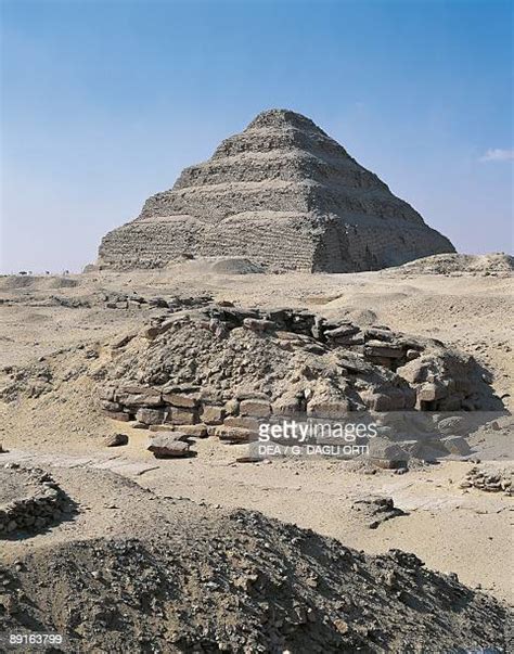 Pyramid Of Userkaf Photos Et Images De Collection Getty Images