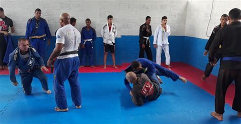 Pol Cia Militar Oferece Aulas Gratuitas De Jiu Jitsu Em C Rrego Danta