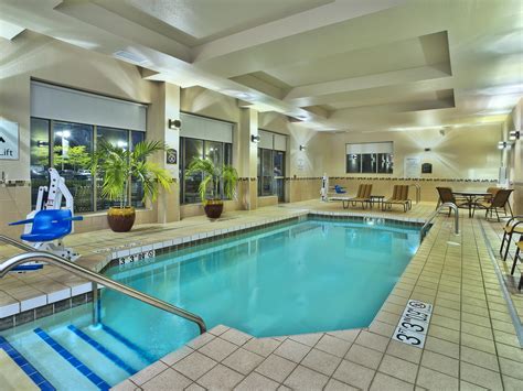 Green Bay Hotel near Lambeau Field | Holiday Inn & Suites Green Bay Stadium