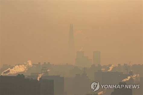 환경부 2032년까지 초미세먼지 18㎍㎥→12㎍㎥ 감축 연합뉴스