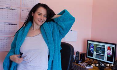 Hot Chick Aeryn Walker Flashes Her Big Boobies 13 Photos
