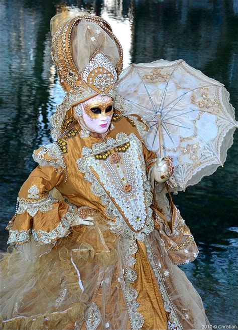 Eve Costum E Au Carnaval V Nitien D Annecy En Mars