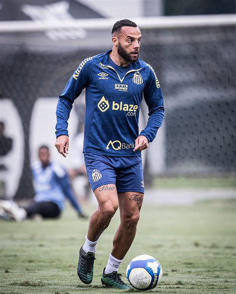 Giuliano inicia transição e Santos faz último treino para enfrentar o