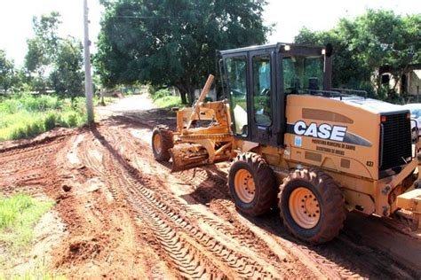 Secretaria de Obras retoma recuperação de ruas de terra no Jardim