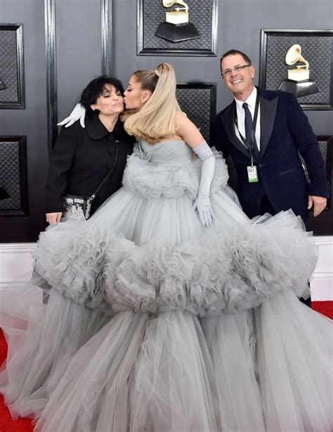 Ariana Grande Brought Her Parents To The Grammys - DemotiX