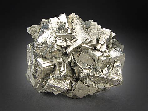 Минерал Пирит (Pyrite). Энциклопедия кристаллов, минералов, камней.