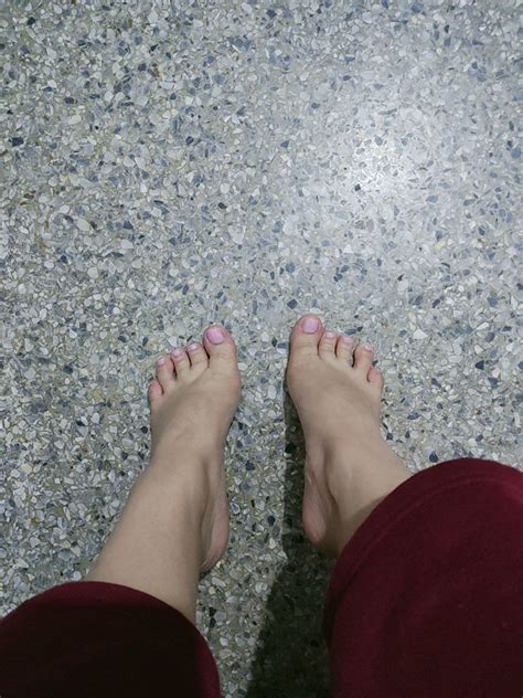 Do You Want To Cum With The Pretty Feet Of A Latina Write To Me On Dm