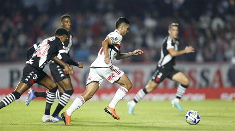 São Paulo derrota o Vasco em grande jogo recorde de público no