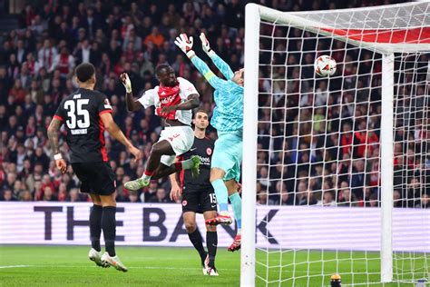 Ajax verliest thuis van Eintracht Frankfurt