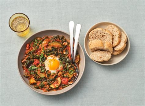 Gezonde Shakshuka Met Aubergine Paprika Tomaat En Volkorenpita Recept