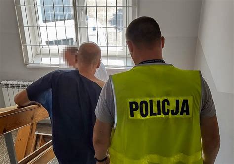 Z nożem napadł na policjantów Grozi mu nawet 10 lat więzienia Twoja