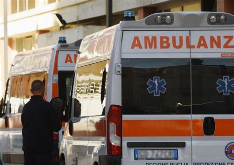 Milano Uomo Di 52 Anni Torna A Casa Con Due Ferite E Muore Sul Divano