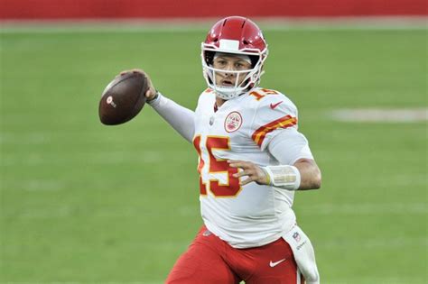 Chiefs' Patrick Mahomes clears concussion protocol, will play vs. Bills ...