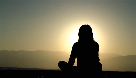 Tristeza profunda saiba como a meditação pode auxiliar nesse estado Namu