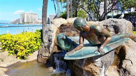 Must See In Oahu Hawaii Duke Kahanamoku Statue Is THE Waikiki Surfer