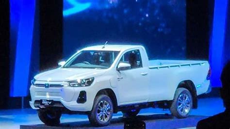 Toyota Present Por Primera Vez La Hilux Revo Bev Concept