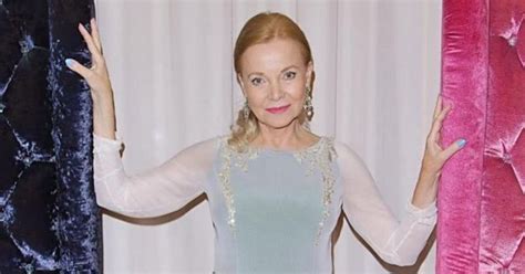 Sukienki dla 60-latek z wyprzedaży. Modele w stylu Laury Łącz kupisz ...